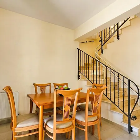 Townbeach With Private Pool Vila