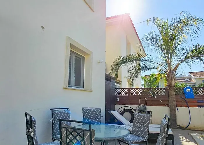 Townbeach With Private Pool Vila