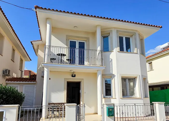 Vila Townbeach With Private Pool Voroklini